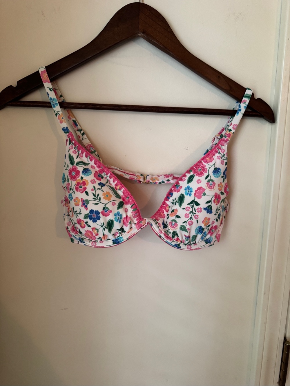 Hollister Floral Underwire Bikini Top White Pink Blue Size Small 32C 34B 36A 32D